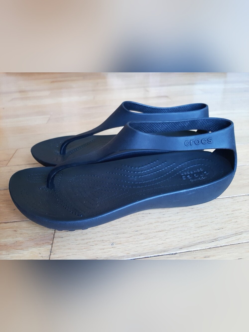 Crocs Women's Sexi Black T-Strap Thong Sandals Size 6